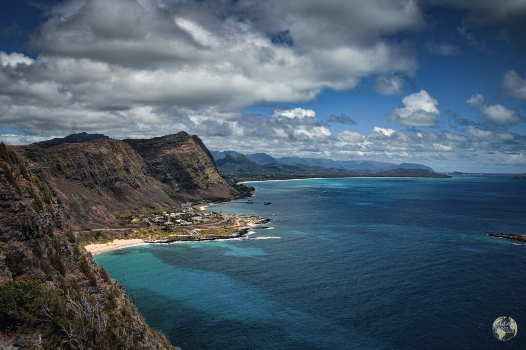 The view of Oahu's coastline from Makapuʻu Point Lighthouse Trail