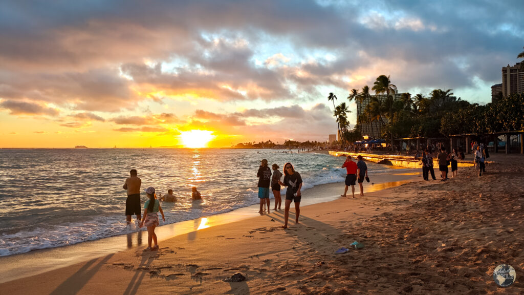 Fort DeRussy Beach at sunset in Oahu what to do 